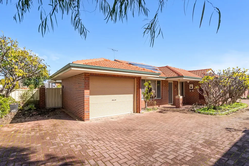 Dianella 3ਬੈੱਡਰੂਮ Opportunity Knocks - Street-Front Villa in Dianella