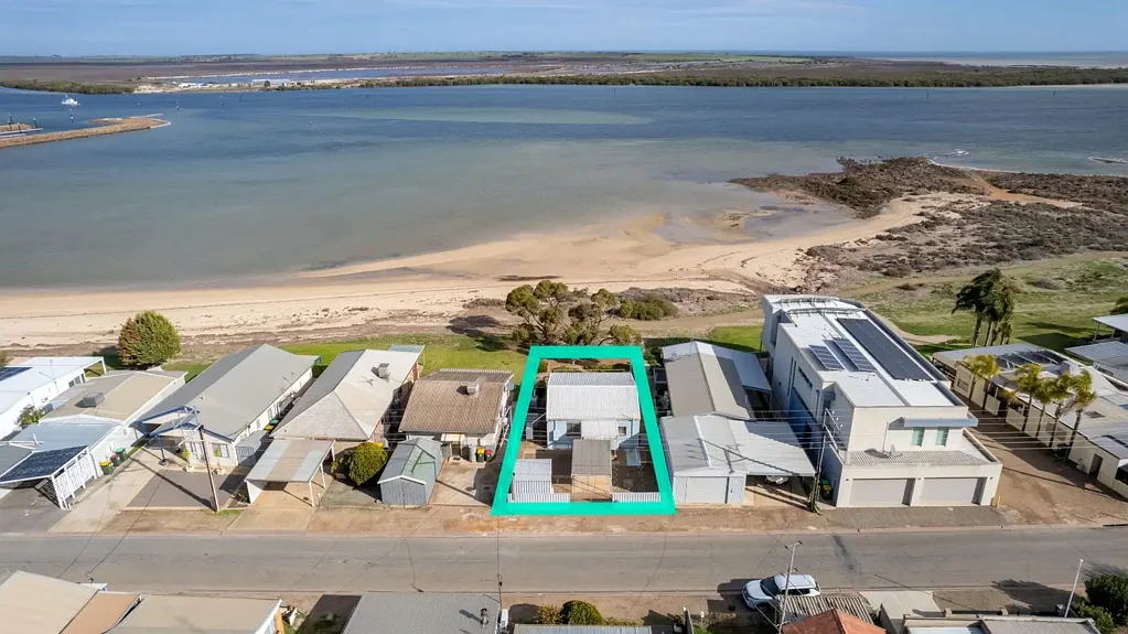 Port Broughton 2 Bedroom ONLINE AUCTION FRIDAY 12TH OF SEPTEMBER 2025 AT 2PM