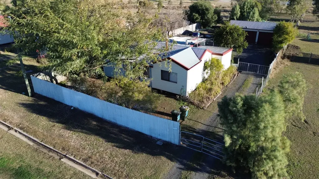 12 Earl Street, Jondaryan, QLD 4403