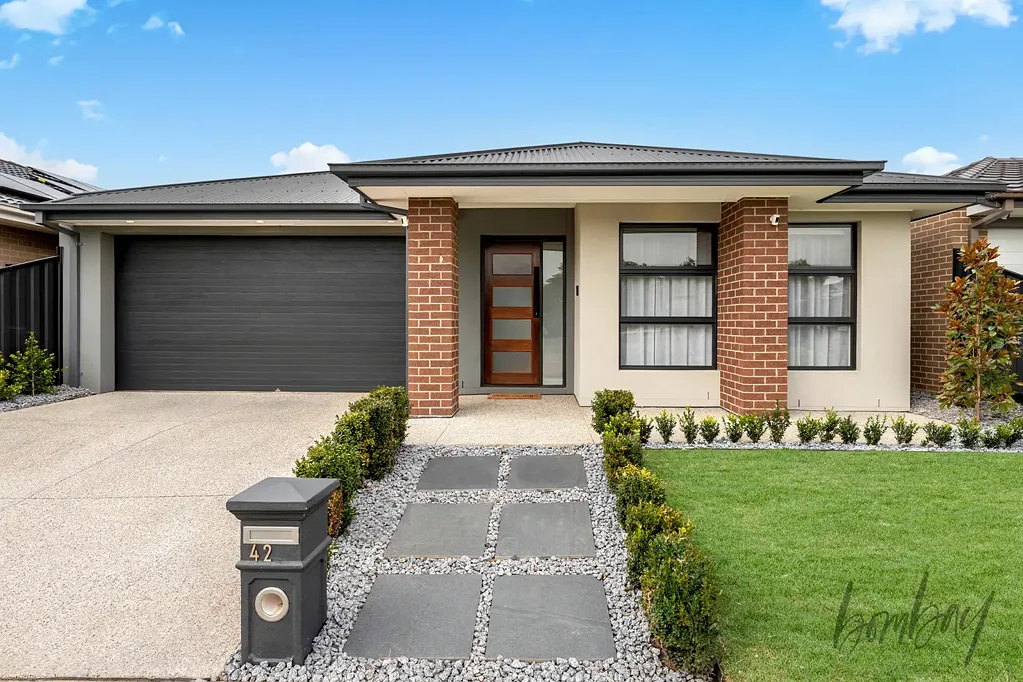 Kalkallo 4 Bedroom Stylish Family Living with Impressive Entertaining Spaces…!!