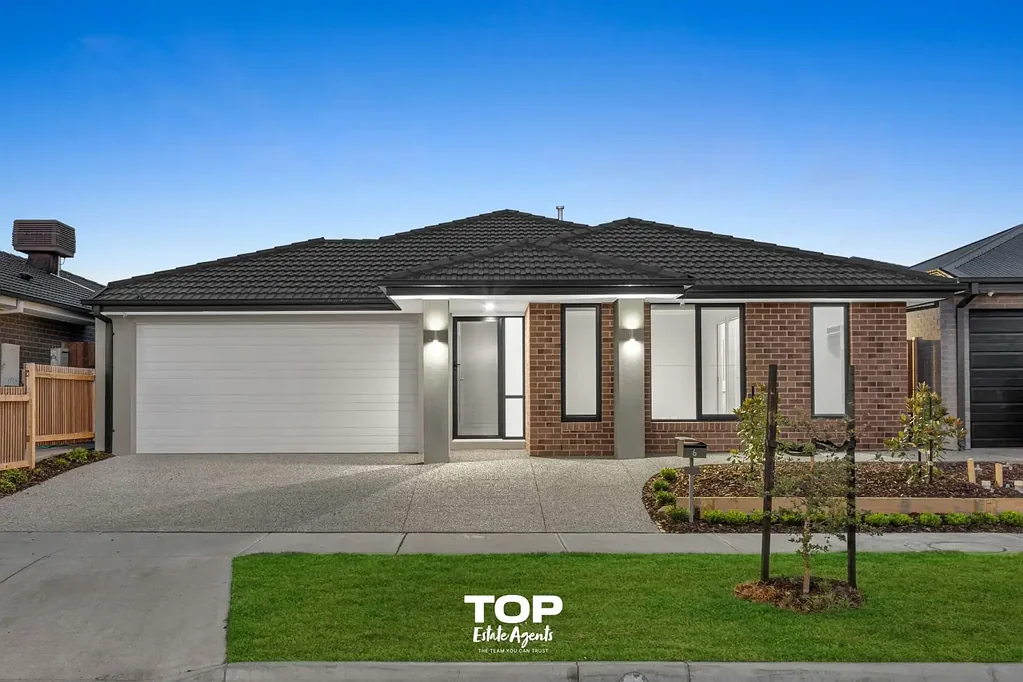 6 Gippsland Avenue, Clyde North, VIC 3978