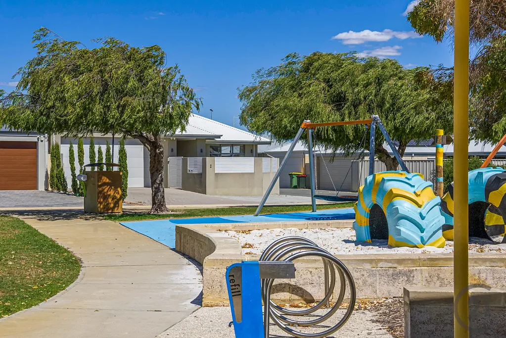 4 Woolibar Road, Golden Bay, WA 6174