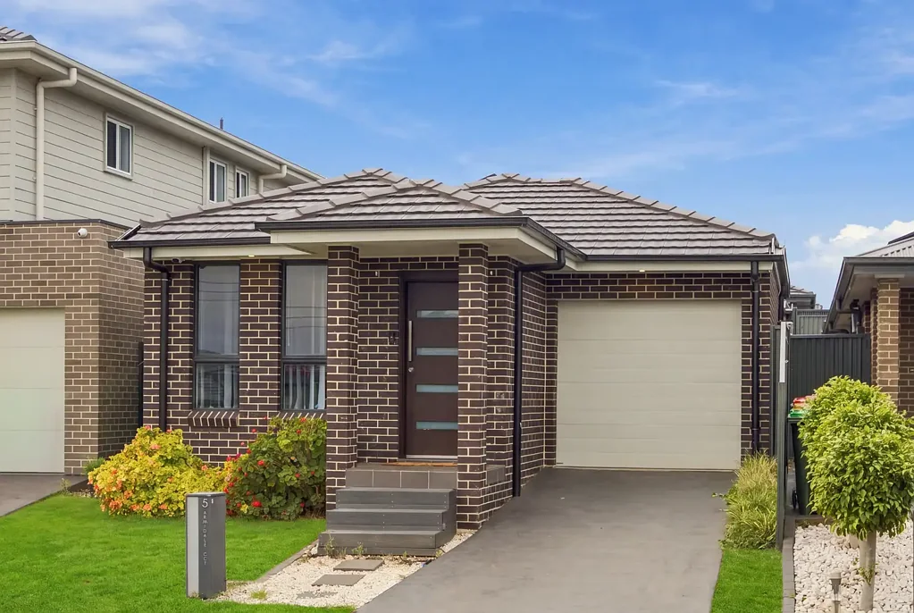 Gregory Hills 3ਬੈੱਡਰੂਮ Modern Living and Easy Care Style in Gregory Hills