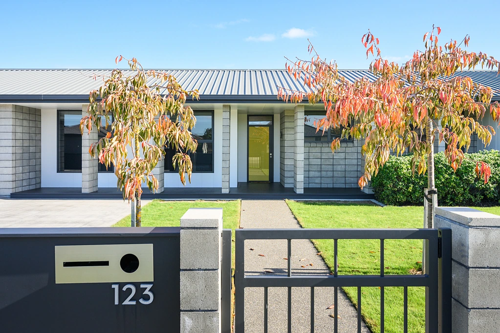 Feilding 4कमरा Exquisite property with phenomenal garaging
