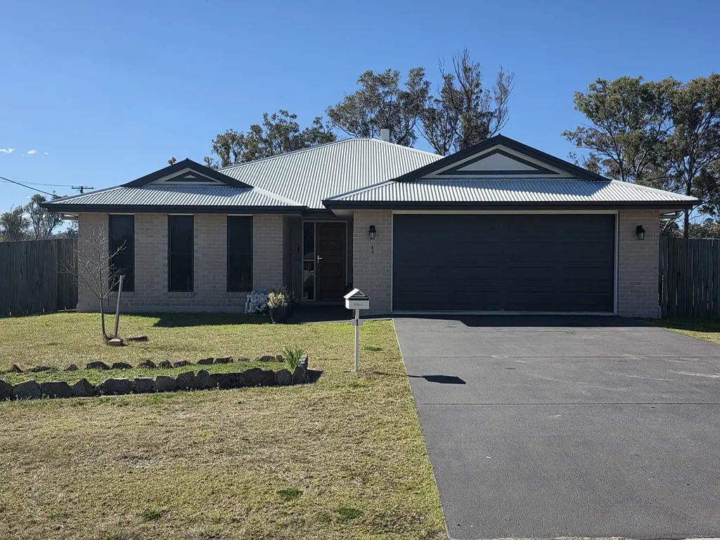 Stanthorpe 4房  MODERN FAMILY BRICK HOME