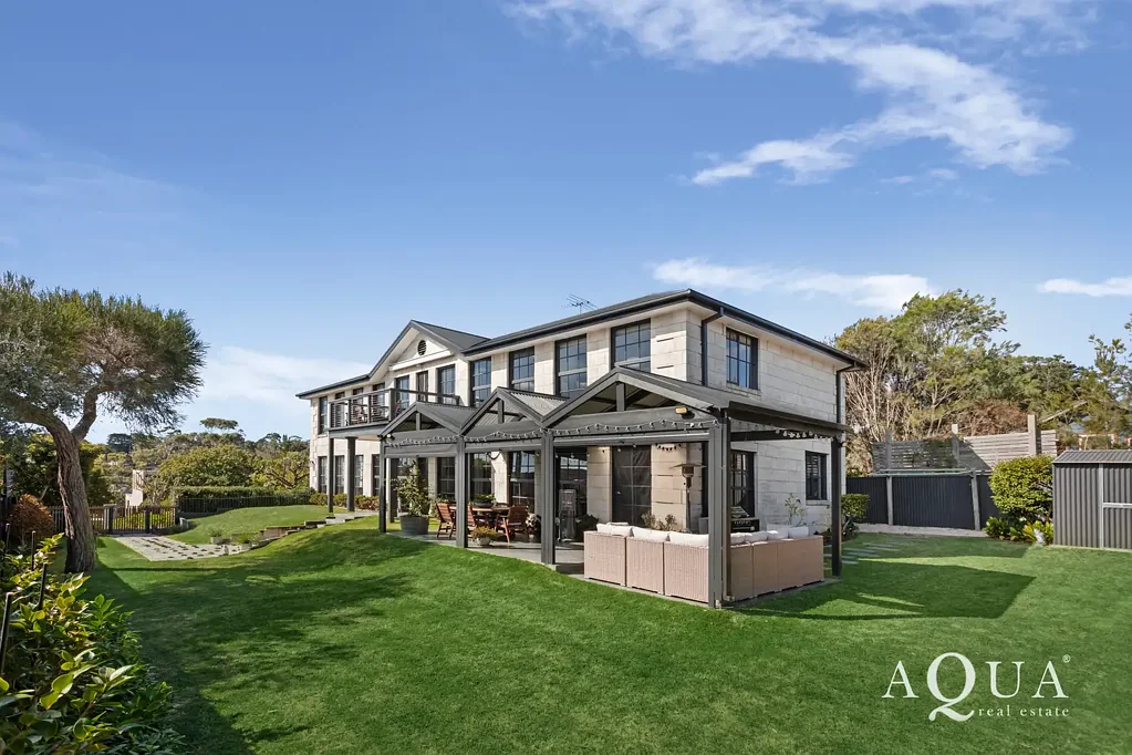 Mount Eliza 5غرفة نوم ~ Grand Beachside Elegance with Panoramic Bay Views & Luxurious Family Living ~