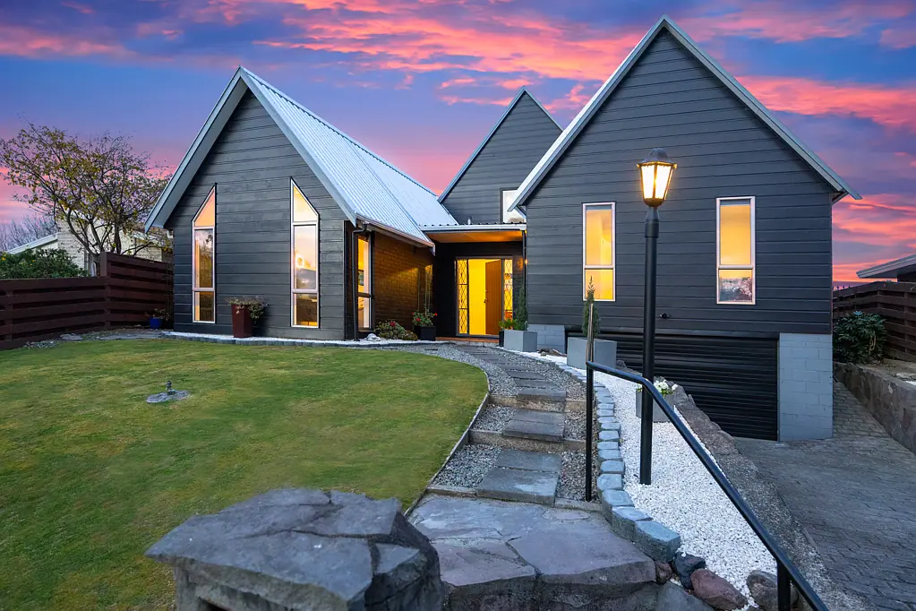 Awapuni 4房  Stylish Home with Restful Park Views