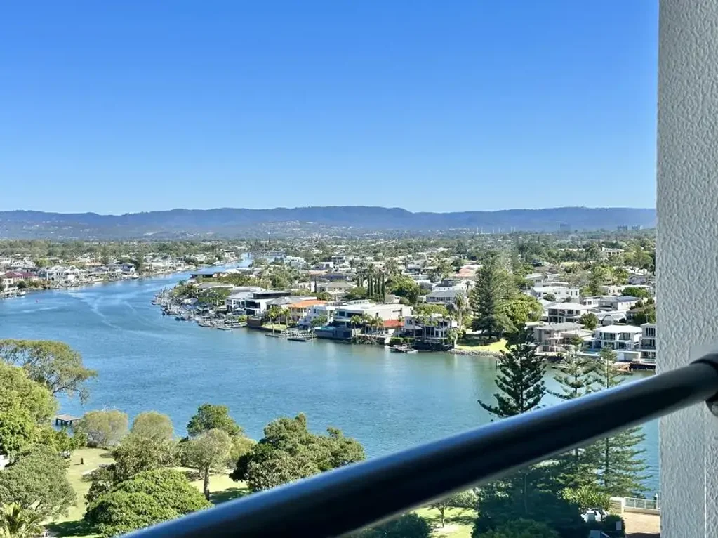 Furnished Studio with Stunning Coastal Views - 1 Secure Allocated Car Space