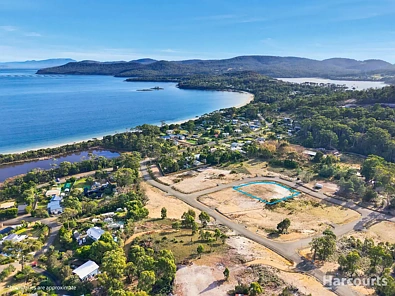 White Beach Perfectly positioned parcel of land