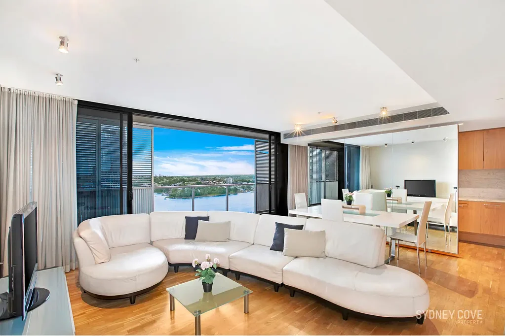 LUXURIOUS TWO BEDROOM WITH SYDNEY HARBOUR VIEWS IN ‘STAMFORD MARQUE’ | Furnished