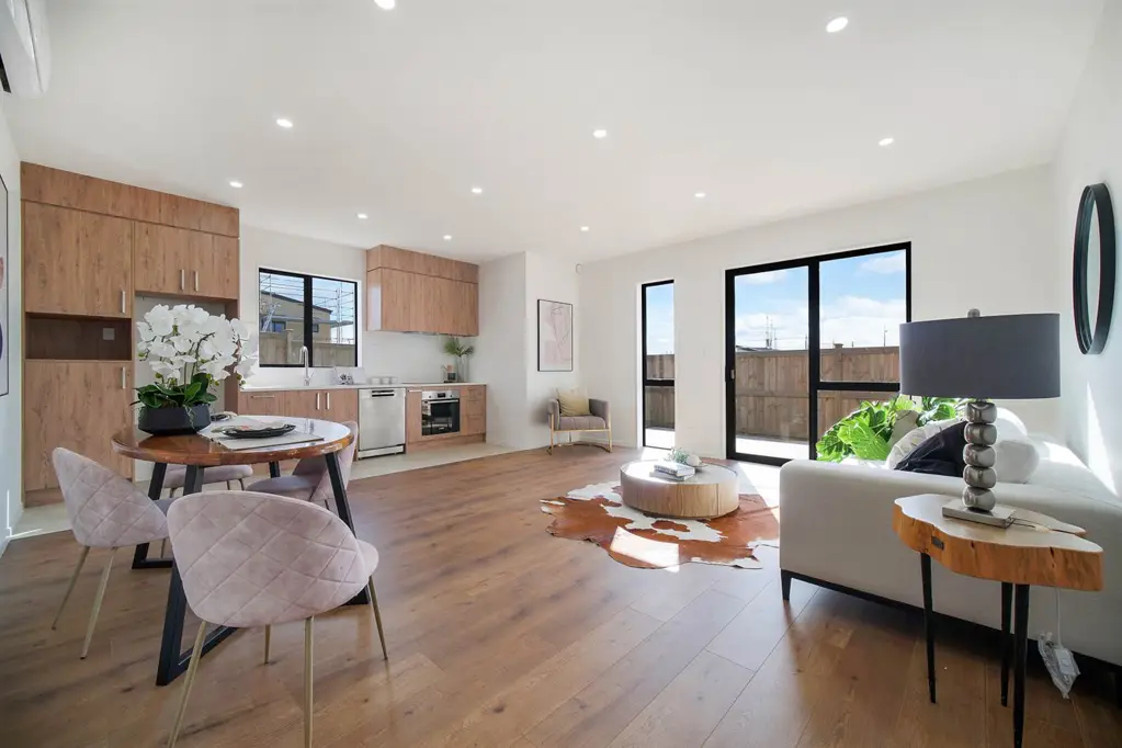 Karaka 2 Bedroom Double Carpark & Good Facing with Awesome Sunlight