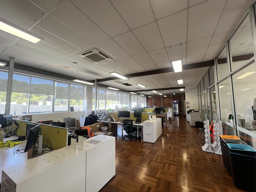 Mt Cook Mount Cook office with 7 carparks!