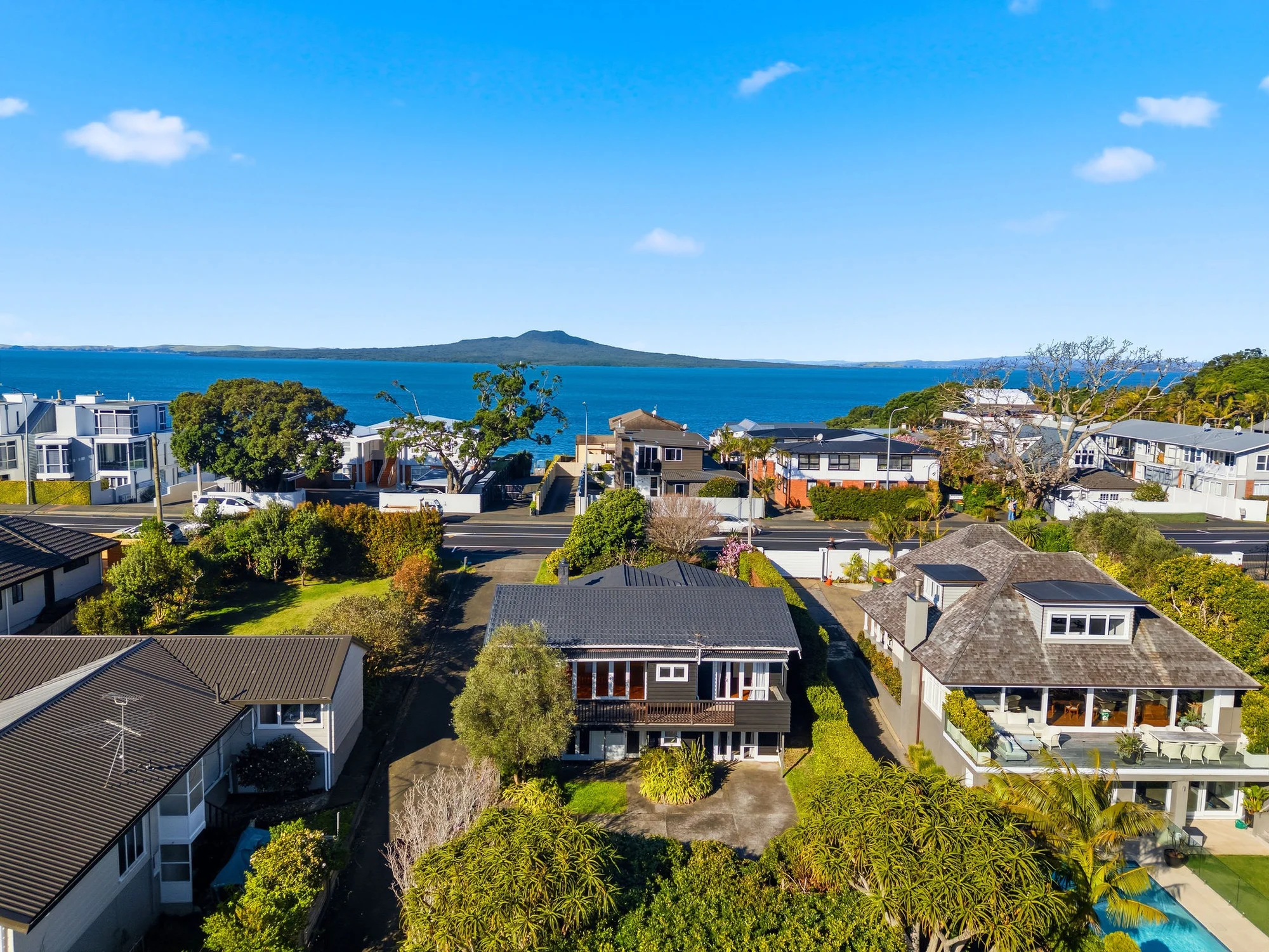 Takapuna 4房  A Rare Blue-Chip Opportunity Between Lake & Sea
