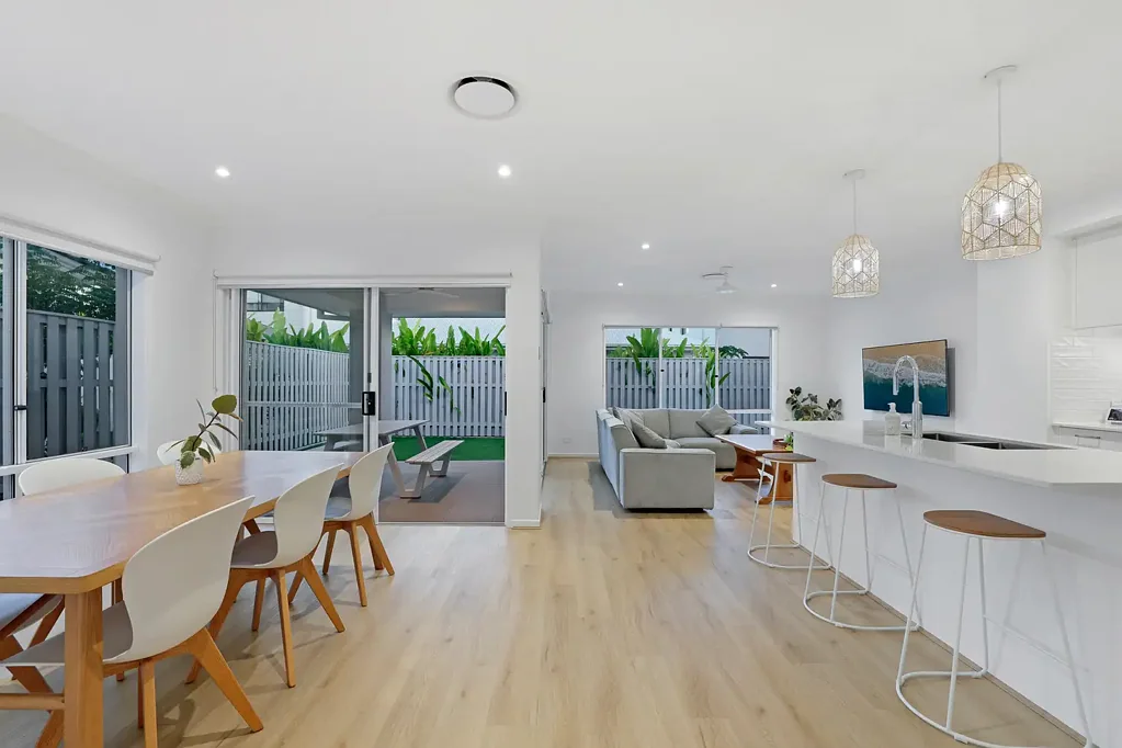 Helensvale 4部屋 A Contemporary Coastal Sanctuary in The Surrounds