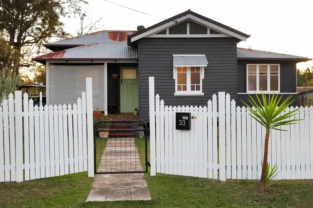 Warwick 2 Slaapkamer CHARMING COTTAGE WITH CBD LOCATION!