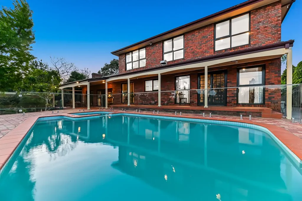 Wheelers Hill 5Zimmer A Spectacular Retreat in the Heart of Brentwood Secondary Catchment