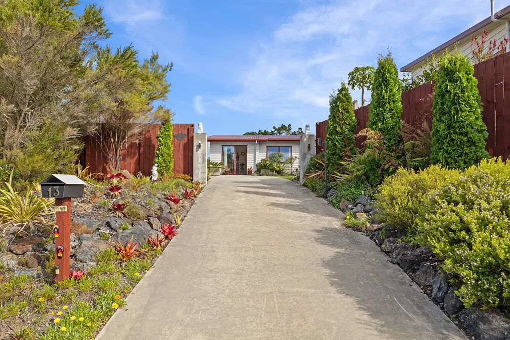 Mangawhai 4Moenga Sun-Filled Days and Cozy Stays