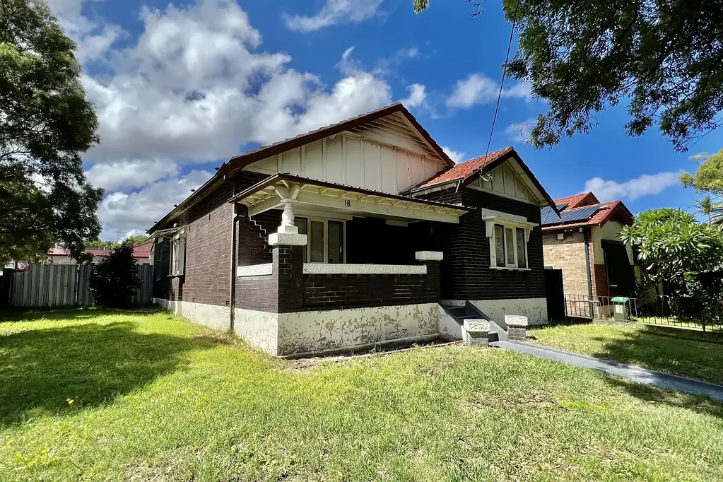 Large 3 Bedroom House