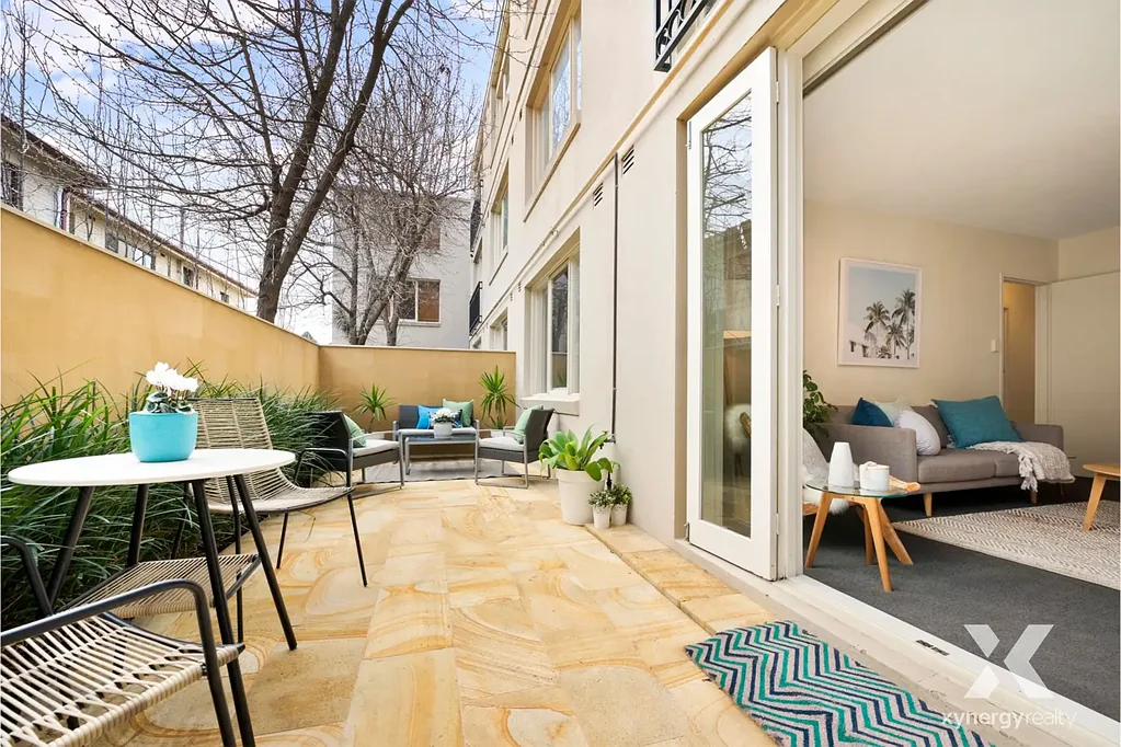 Spacious 2-Bedroom Townhouse in Ripponlea!