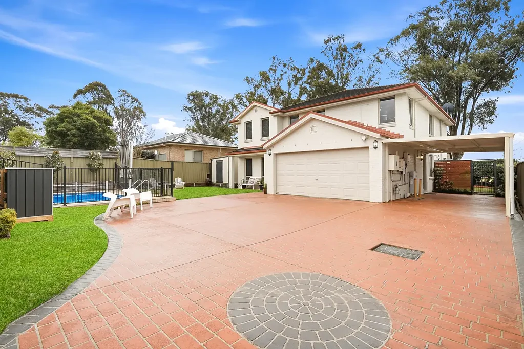 Cranebrook 7Kwarto Multi-Generational Home With Private Driveway - Contact Agent to Inspect.