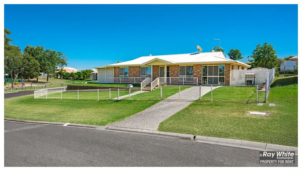Spacious Family Living in Convenient Kawana Location