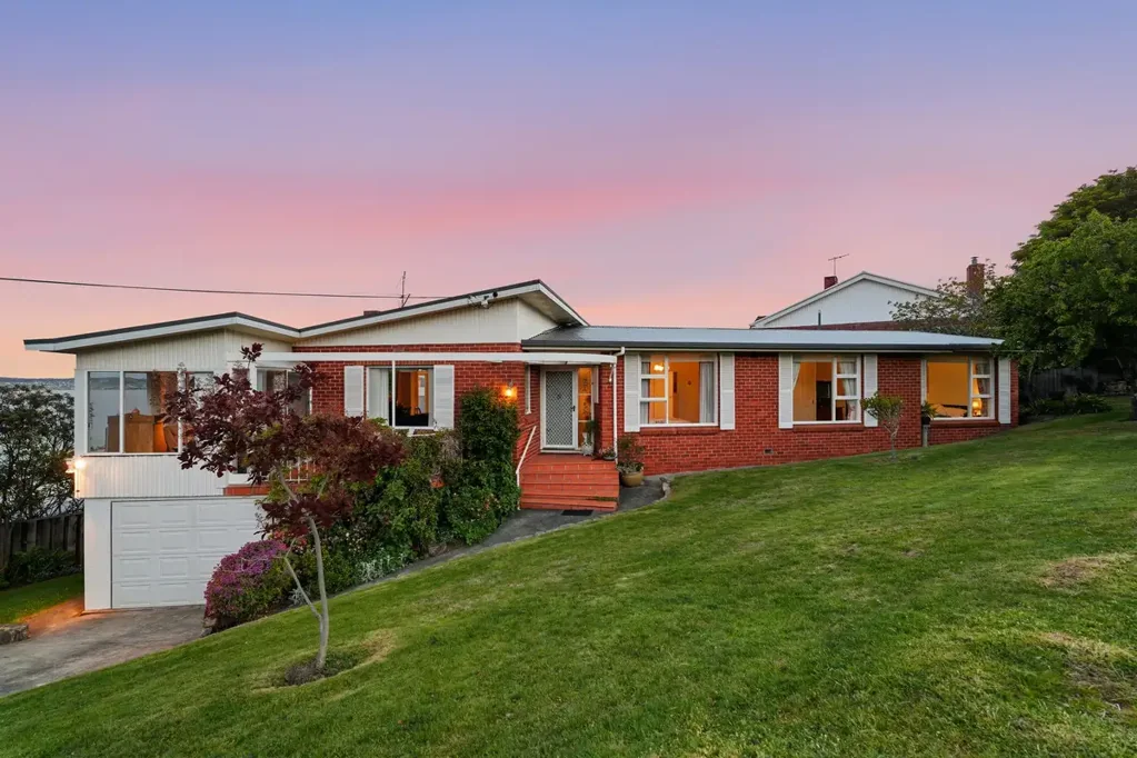 2 Sonning Crescent, Sandy Bay, TAS 7005