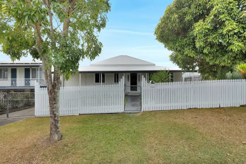 North Mackay 4房  Cottage Charm, Beautifully Considered & Effortlessly Homely
