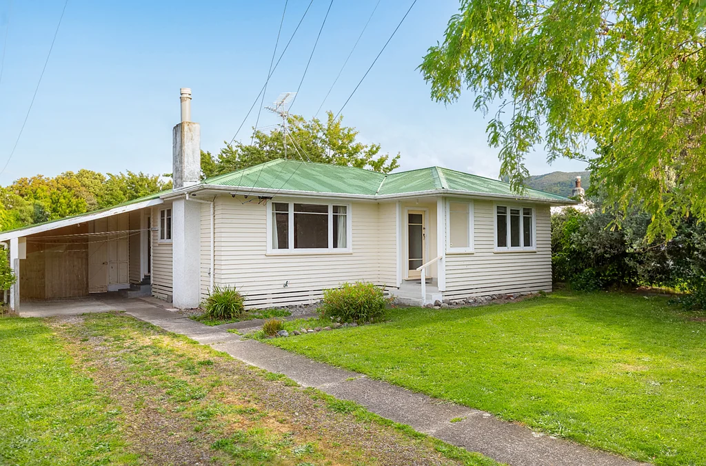 Featherston 3房  Sunny 1950s classic with modern comforts