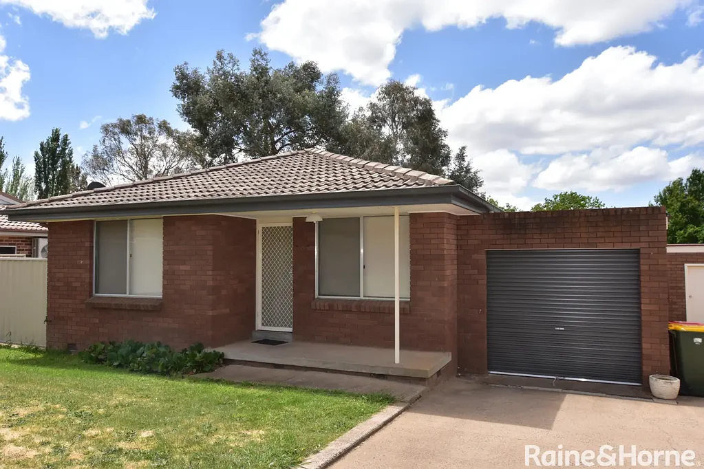 Renovated and central 2 bedroom unit
