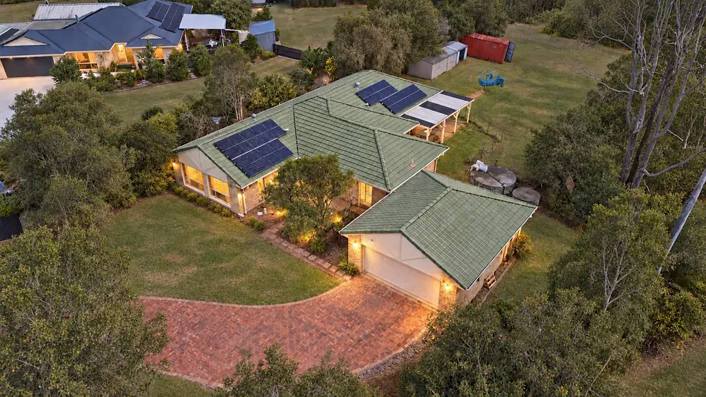 New Beith 5બેડરૂમ Private Acreage Living Backing onto a Peaceful Nature Reserve