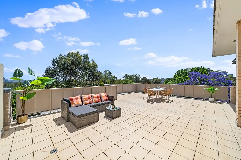 Gordon 3Zimmer 254sqm Penthouse Residence | Oversized Terrace | Stunning Views | High Privacy | Dual School Zones | Private Girls' School 1 Minute Away