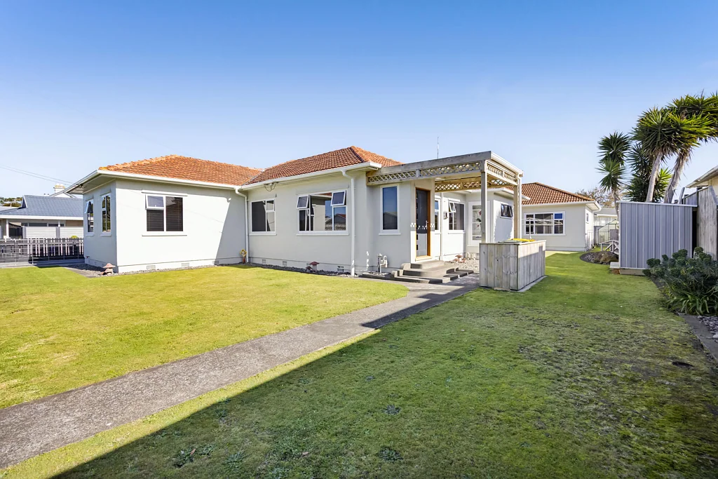 Hawera 6房  Two Homes. One Incredible Opportunity