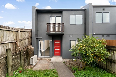 Henderson 3 Slaapkamer Vendor Says Sell! Price Reduced $449,000
