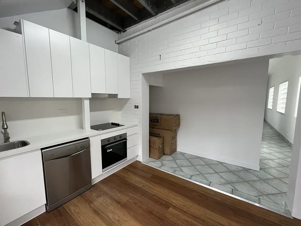Low-Maintenance Two-Bedroom Flat in Prime Bexley Location