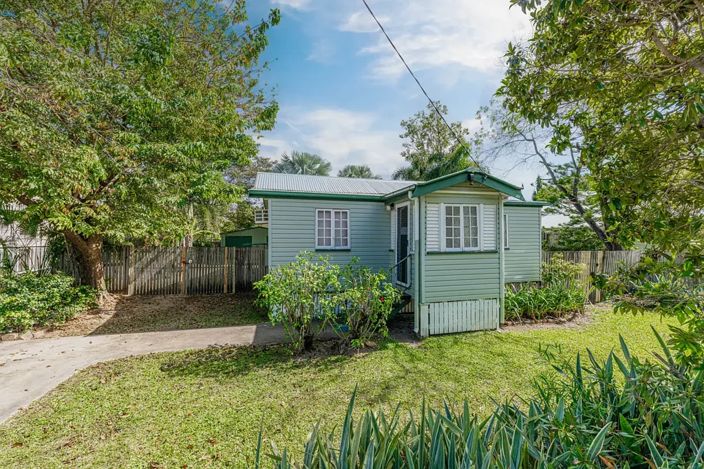 Hermit Park 3房  Charming Cottage with Pool & Shed : Gotta Love Hermit Park !