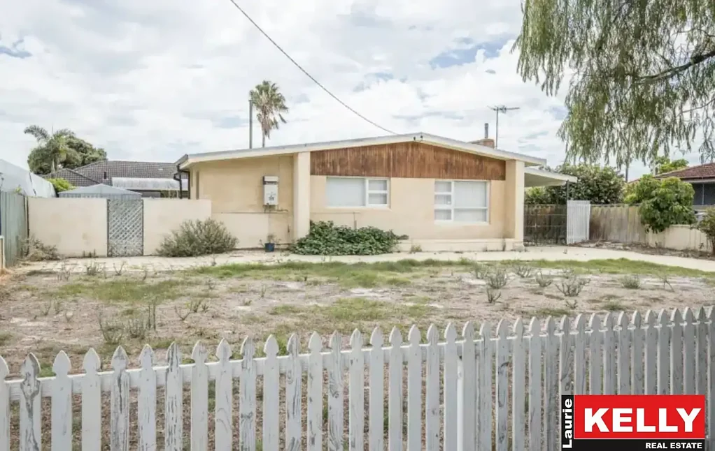 Cloverdale 2 Slaapkamer FIRST HOMEBUYER & RENOVATOR SPECIAL ON SPRAWLING 809SQM BLOCK