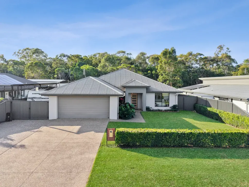 Wondunna 4 Slaapkamer POOLSIDE LIVING, CARAVAN STORAGE & A PRIVATE BUSHLAND RESERVE BACKDROP!