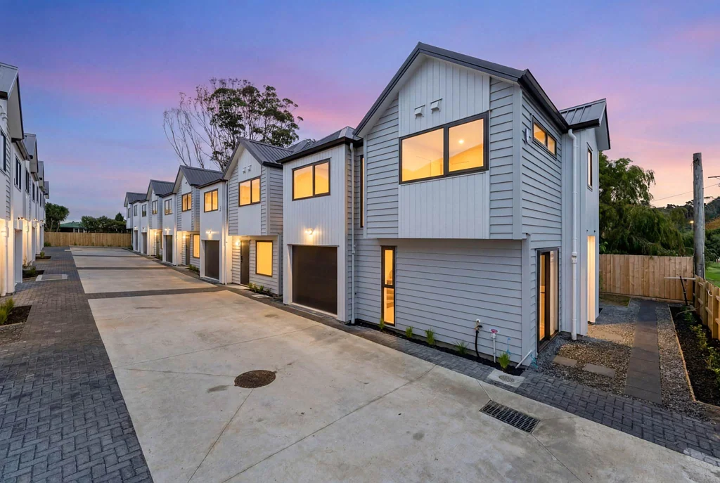 Henderson 4कमरा Freehold, Stand-alone style in Henderson