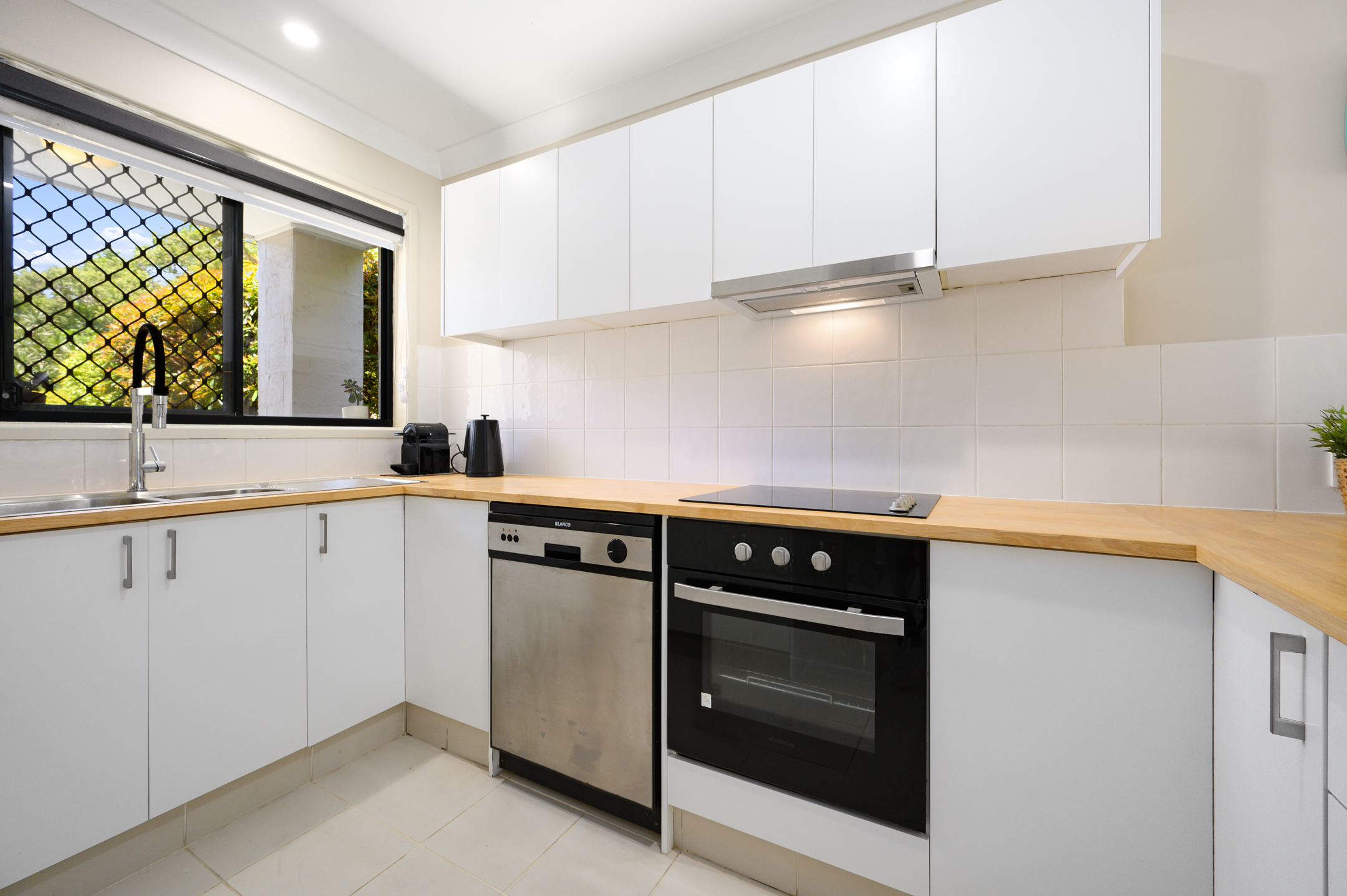 UNIT 9 72-74 IMPERIAL PDE, LABRADOR QLD 4215, 0房, 0浴, Townhouse