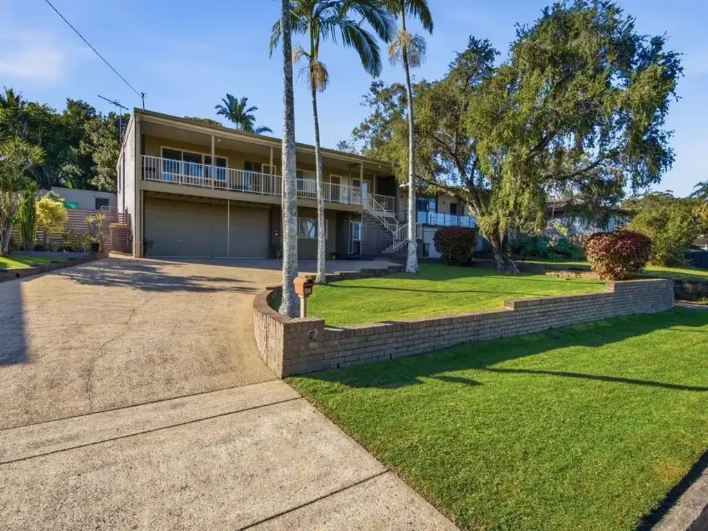 Coffs Harbour 4 Slaapkamer Immaculate Family Home with Versatile Living Options in Prime Coffs Harbour Location...