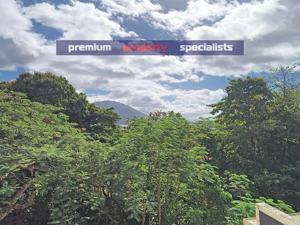 Woree 2Kwarto Sky Villa - Green Creekside outlook with Privacy - City Waters