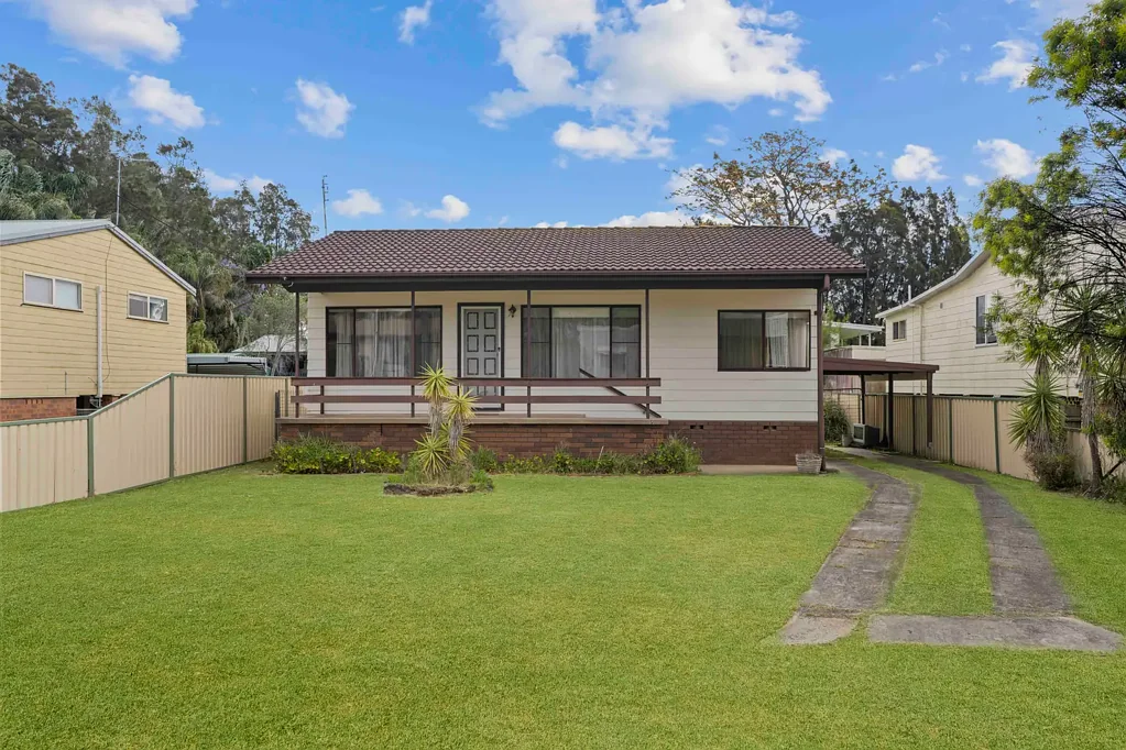 Sussex Inlet 3Moenga Charming 3-Bedroom Coastal Home