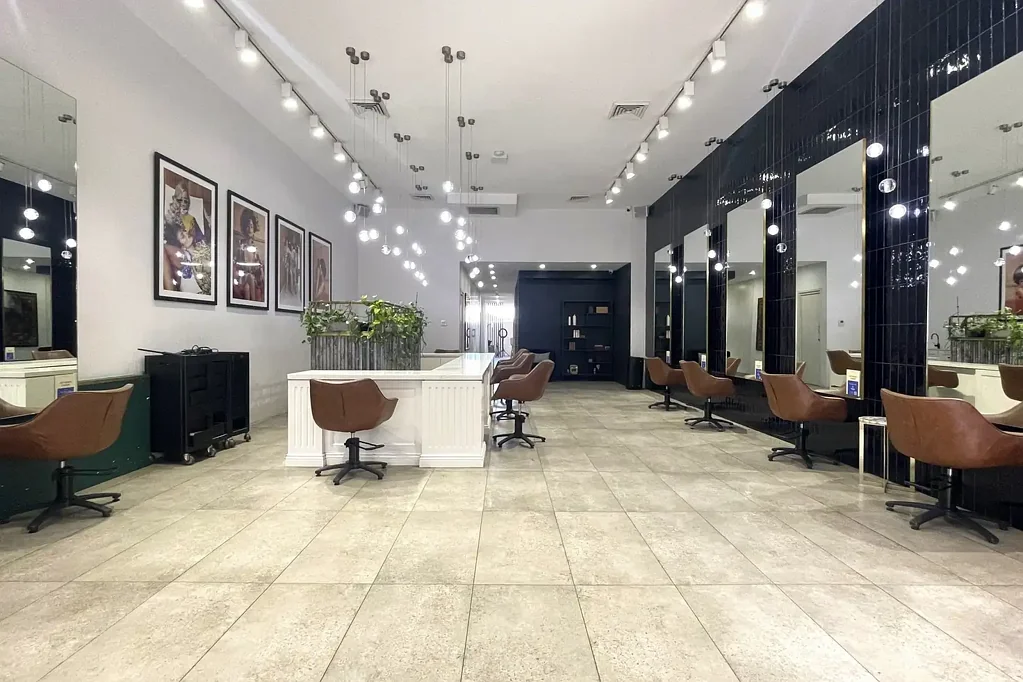 Spacious & Prominent Commercial Premises!