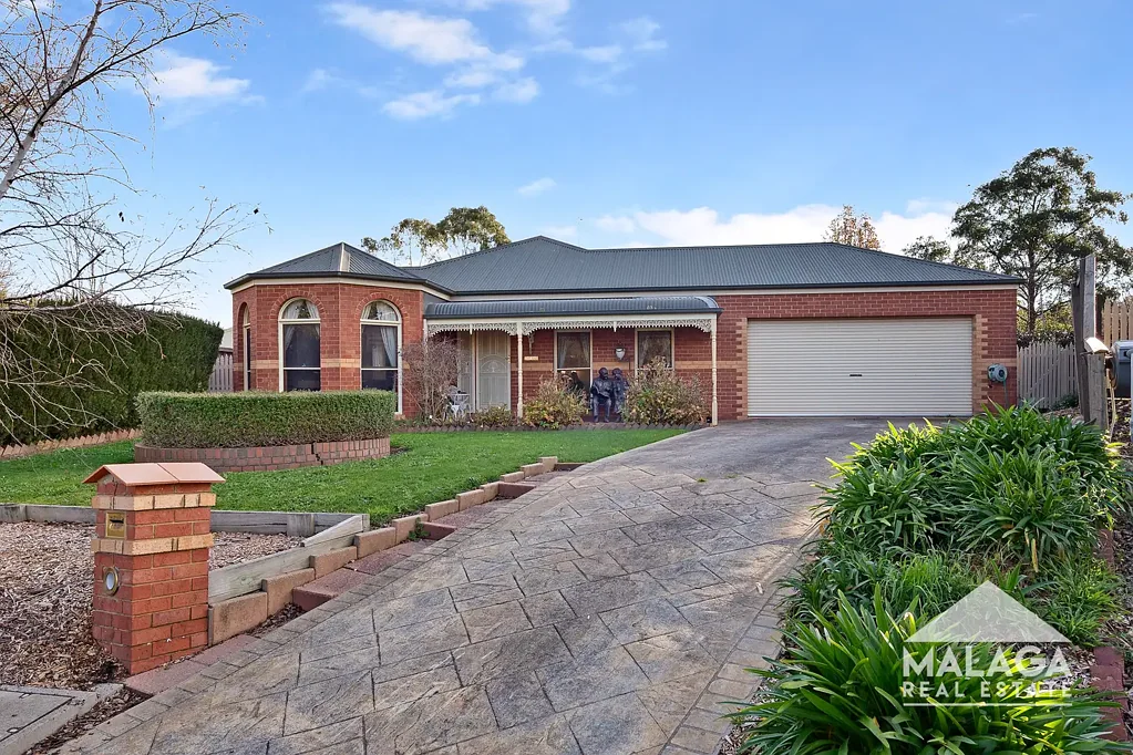 Gisborne 3બેડરૂમ A Timeless Family Haven in One of Gisborne's Most Sought-After Locations