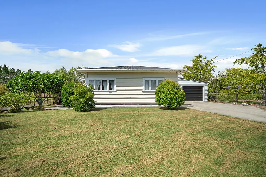Helensville 3ห้องนอน Charming 1950s Home with Expansive Outdoor Living