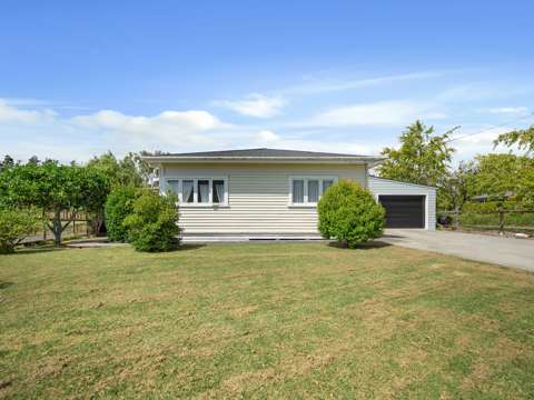 Helensville 3部屋 Charming 1950s Home with Expansive Outdoor Living