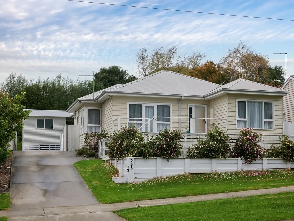 258 Sutton Street, Warragul, VIC 3820, 3 Bedrooms, 2 Bathrooms, House