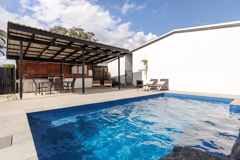 Tewantin 3ਬੈੱਡਰੂਮ Stylish Coastal Retreat in the Heart of Old Tewantin