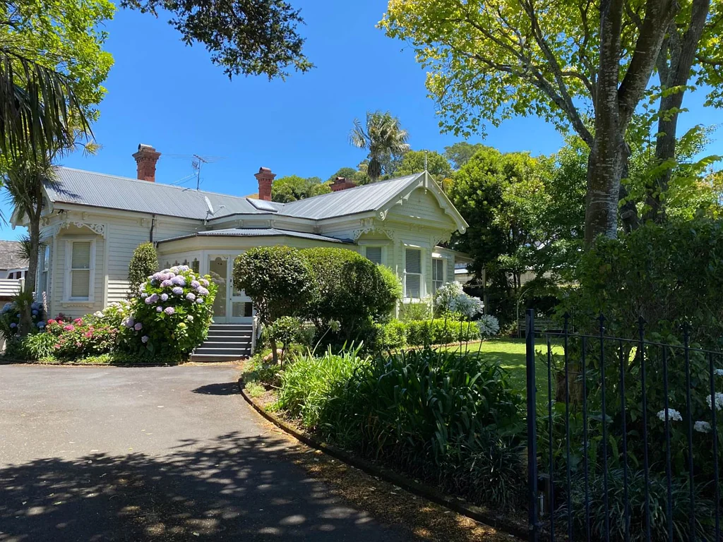 Spacious family living in double grammar zone