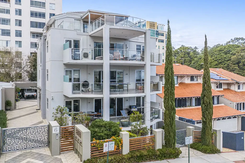 South Perth 3房  RIVERSIDE LOCATION IN A BOUTIQUE COMPLEX OF 3